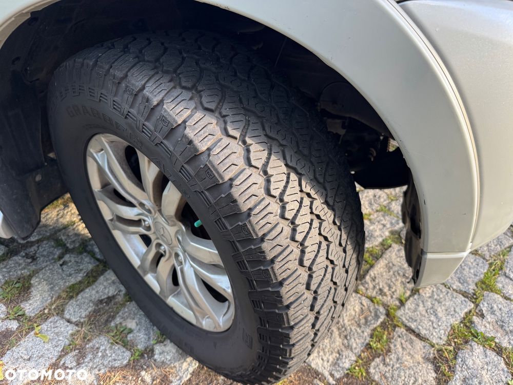 Mitsubishi Pajero - 20