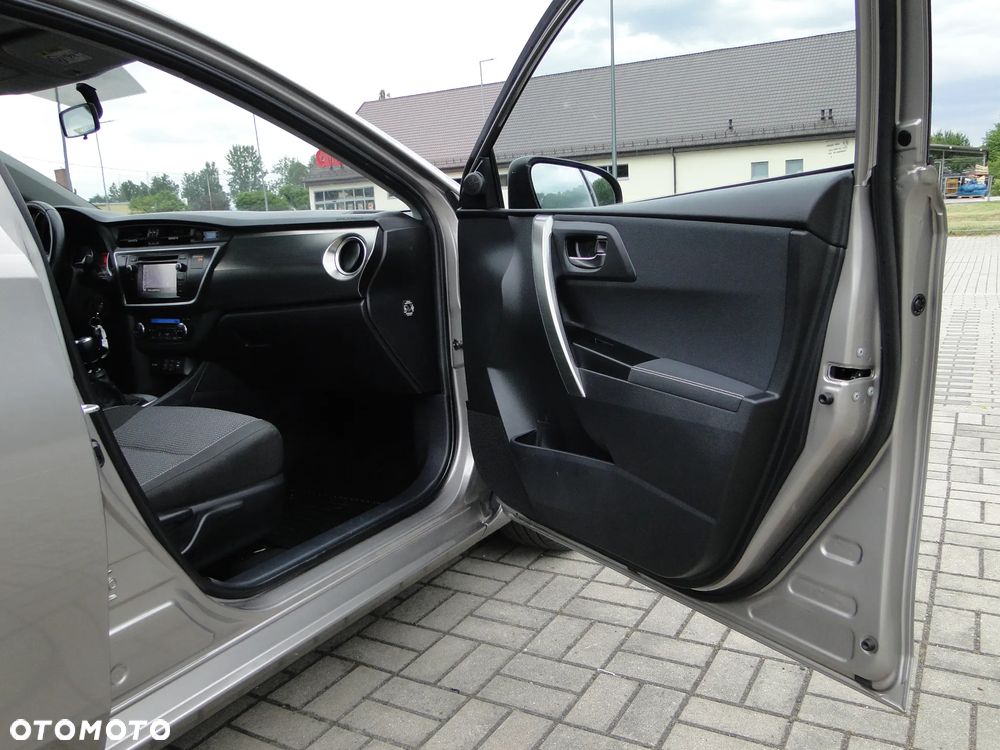 Toyota Auris 2.0 D-4D Prestige - 17