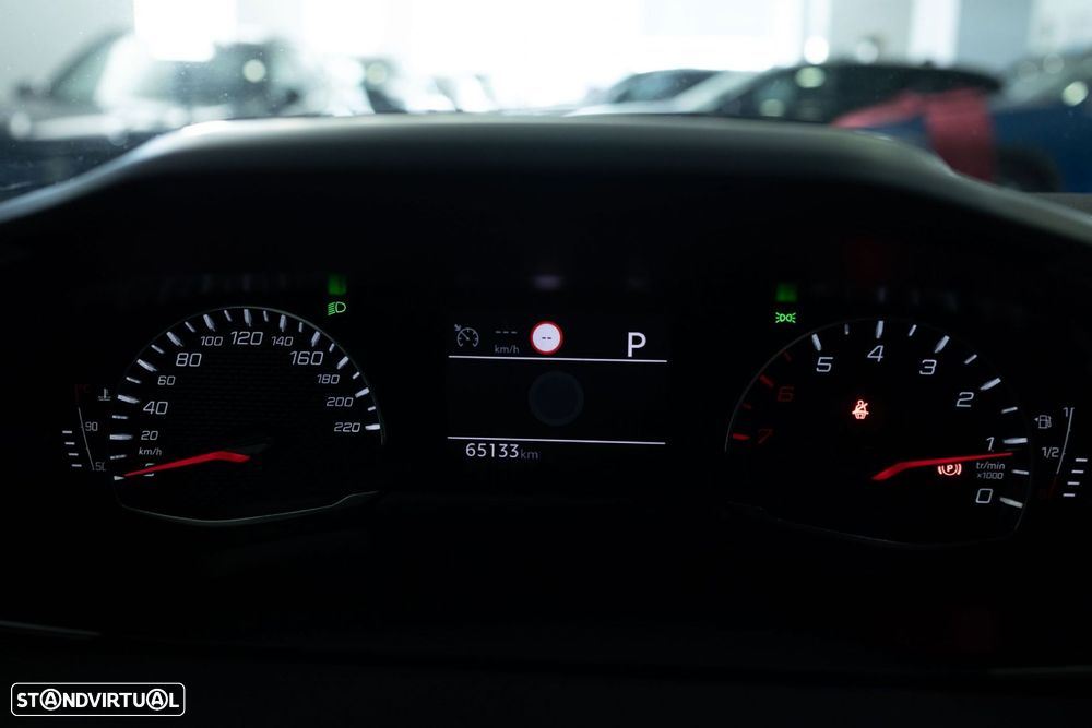 Peugeot 2008 1.2 PureTech Allure EAT8 - 25