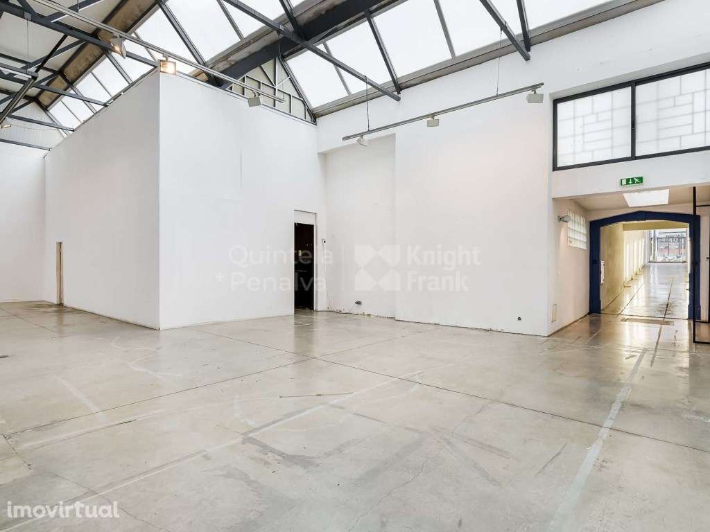 Armazém para arrendamento junto à Avenida da Liberdade - Grande imagem: 4/24