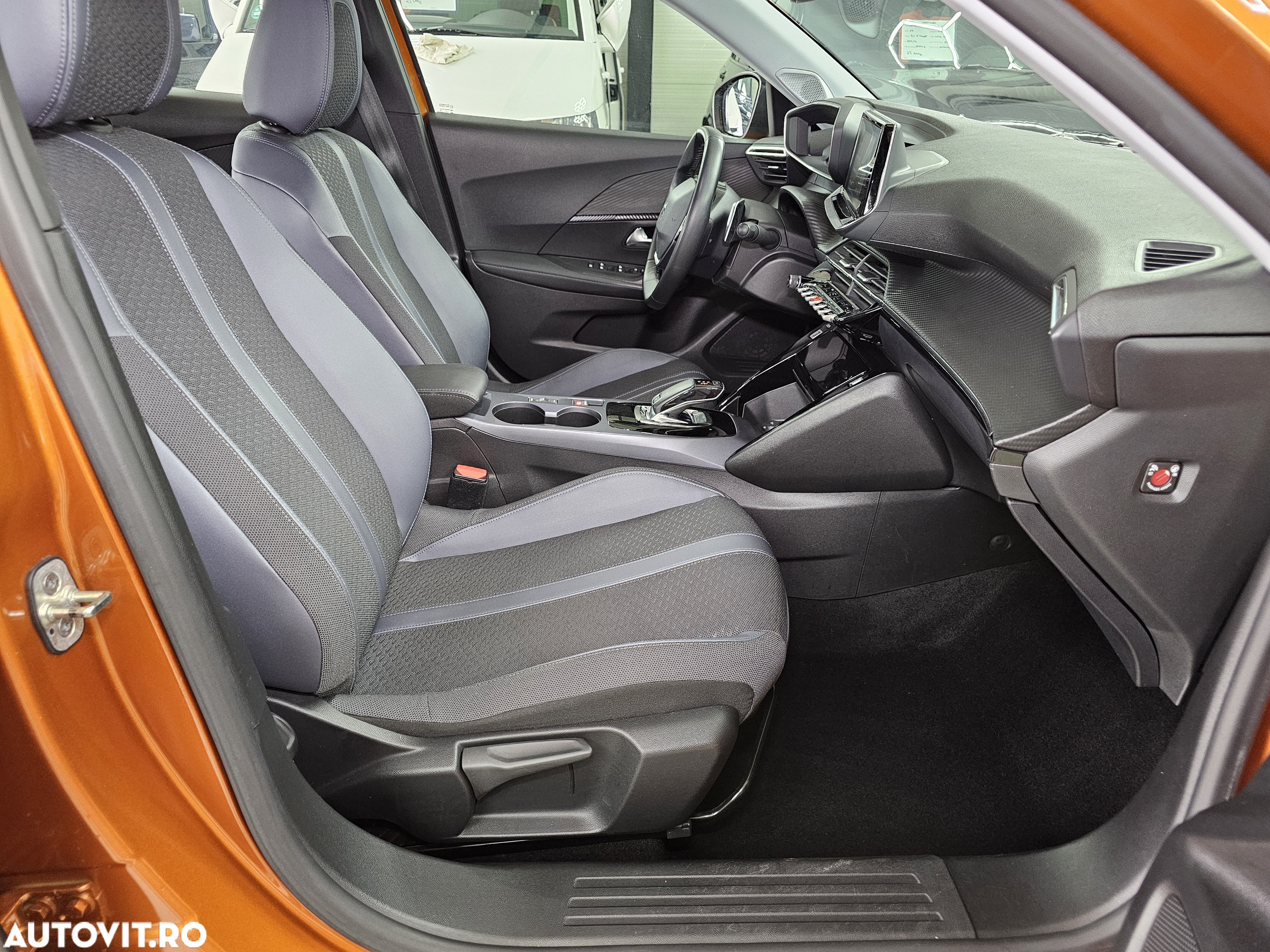 Peugeot 2008 PureTech 130 EAT8 Allure - 10