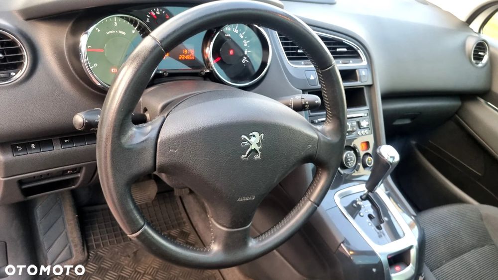 Peugeot 5008 HDI 160 Automatik Business-Line - 23