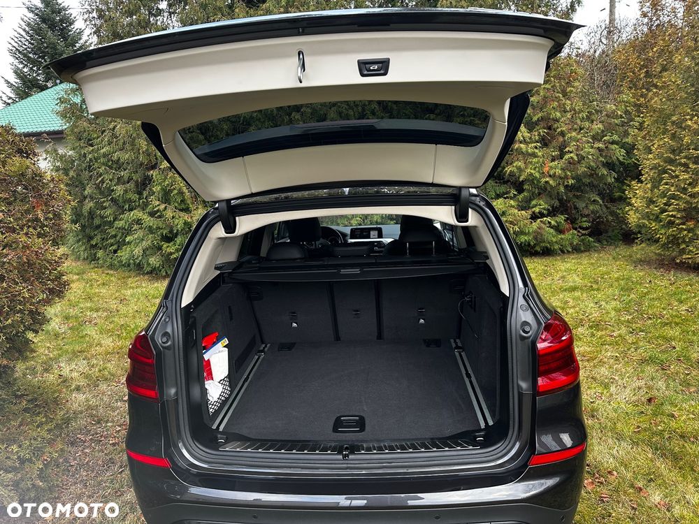 BMW X3 xDrive20d Luxury Line - 11