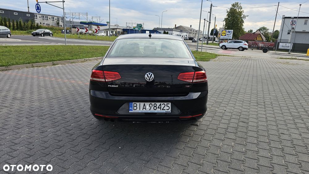 Volkswagen Passat - 4
