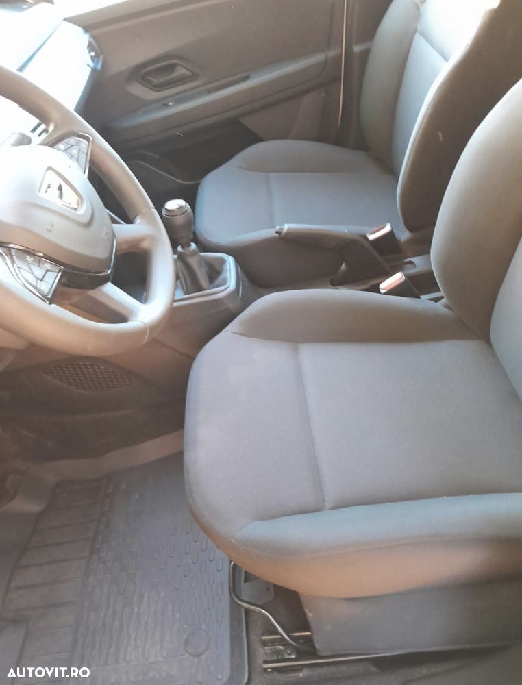 Dacia Logan TCe 90 Essential - 5