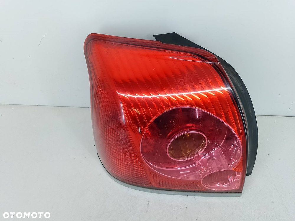 LAMPA TYLNA LEWA TOYOTA AVENSIS II T25 SEDAN - 6