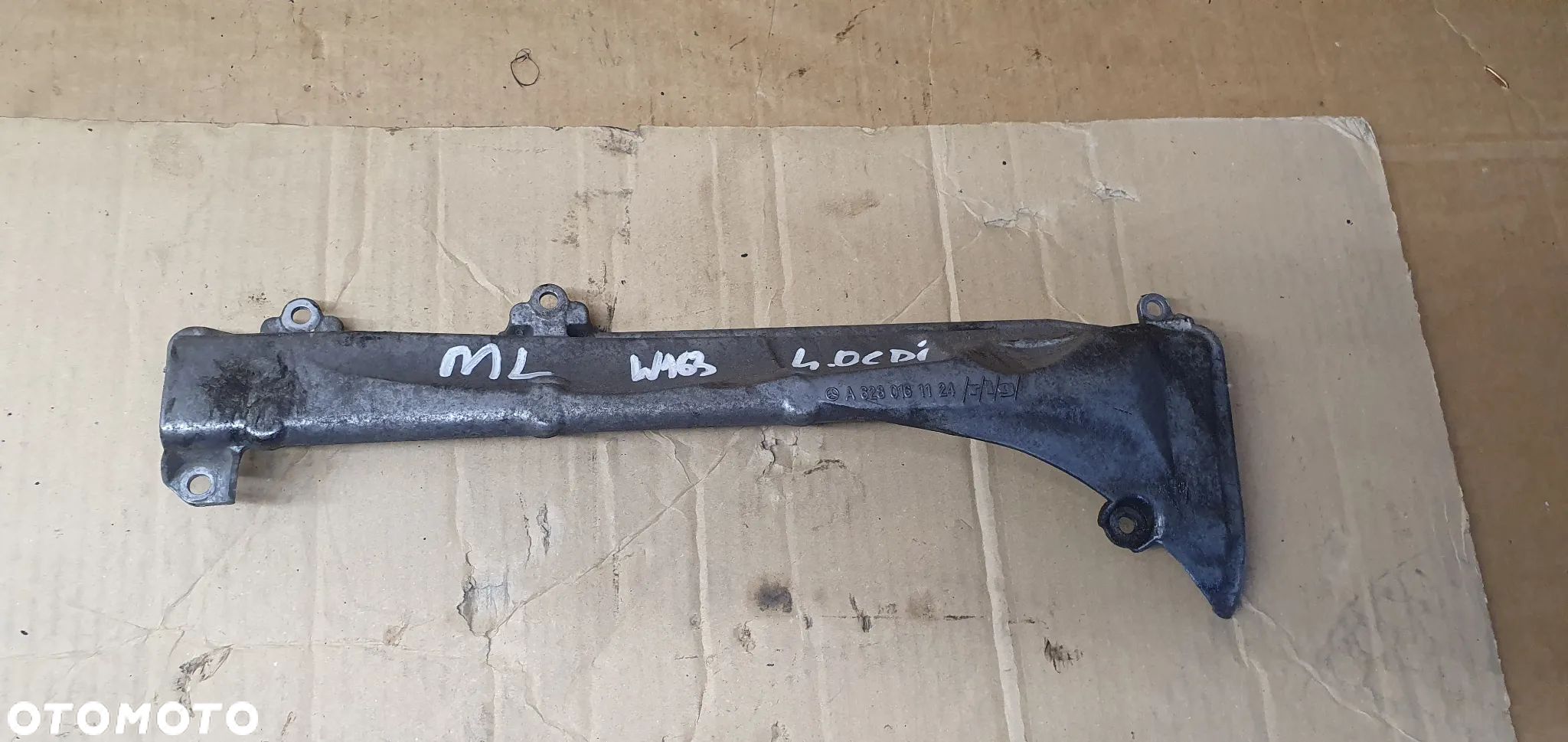 Pokrywa osłona zaworów wtryskiwaczy dekiel Mercedes ML W163 4.0 CDI A6280161124 - 1
