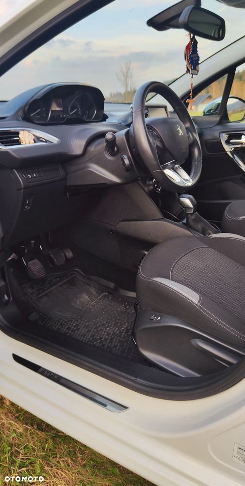 Peugeot 208 1.2 VTi Style - 23
