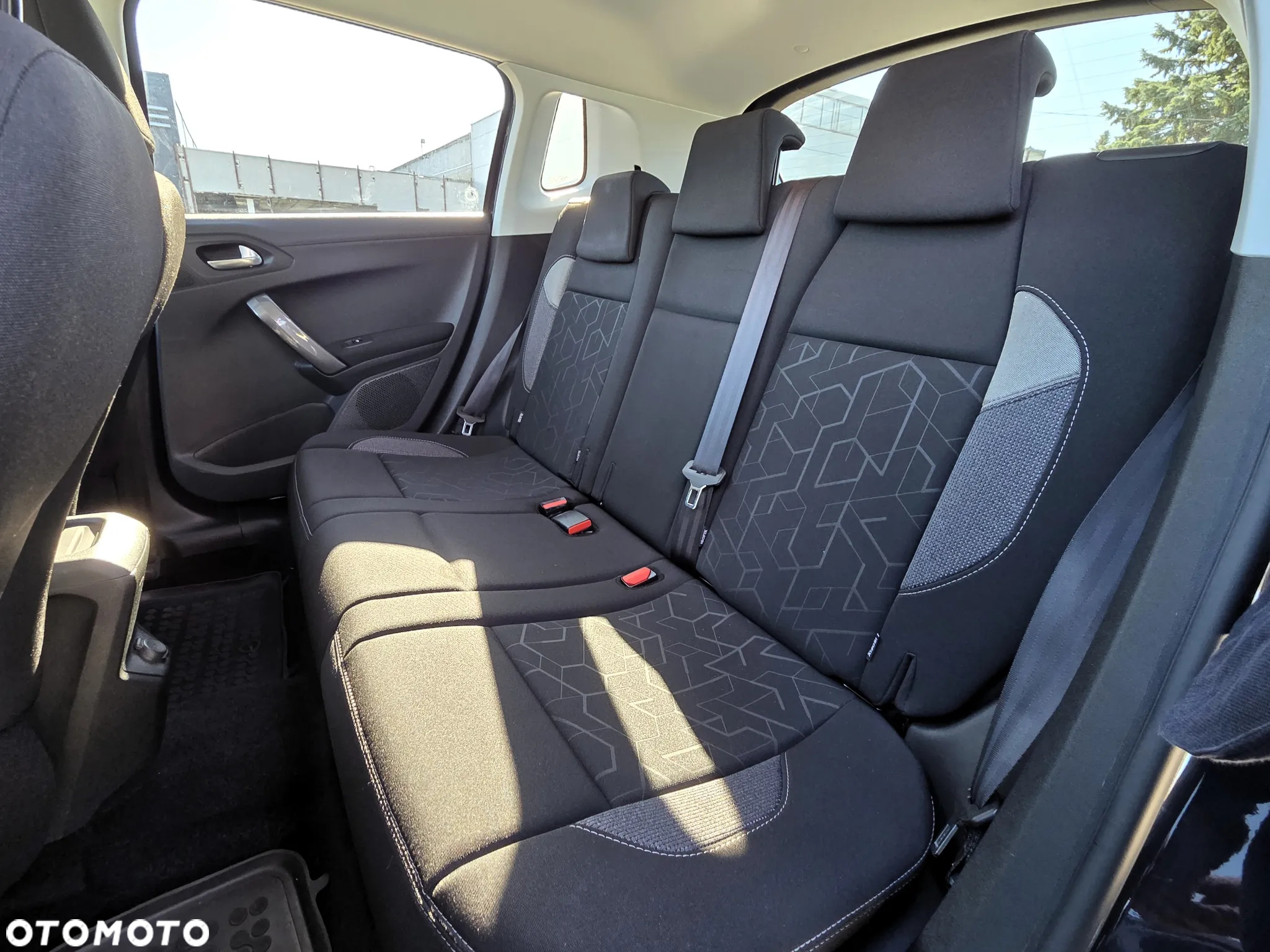 Peugeot 2008 1.2 Pure Tech Style S&S - 23