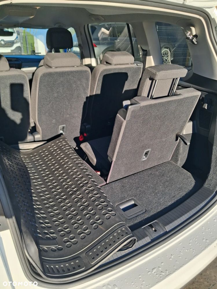 Volkswagen Touran - 34