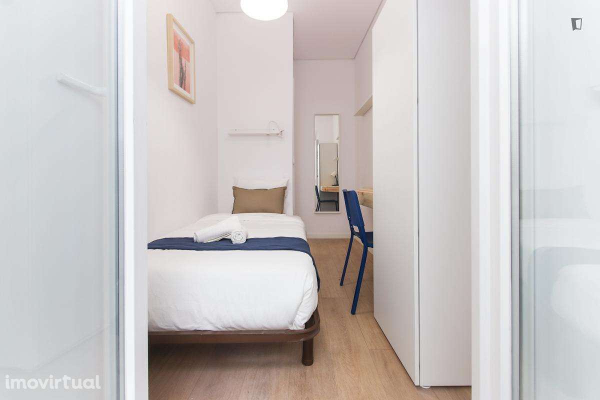 Quarto - localizado em Alameda Lisbon - Grande imagem: 4/13