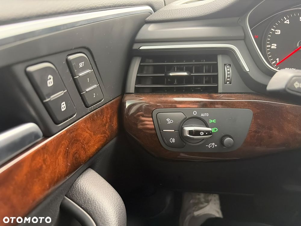 Audi A4 Limousine 2.0 TFSI ultra S tronic design - 28