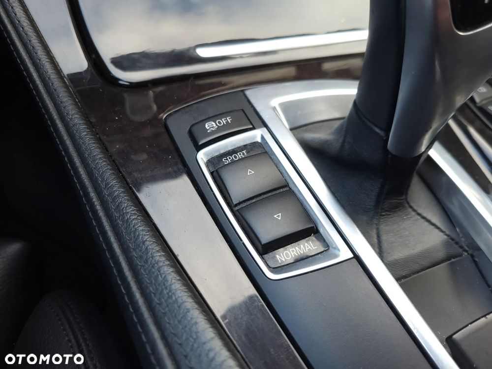 BMW Seria 5 528i - 26