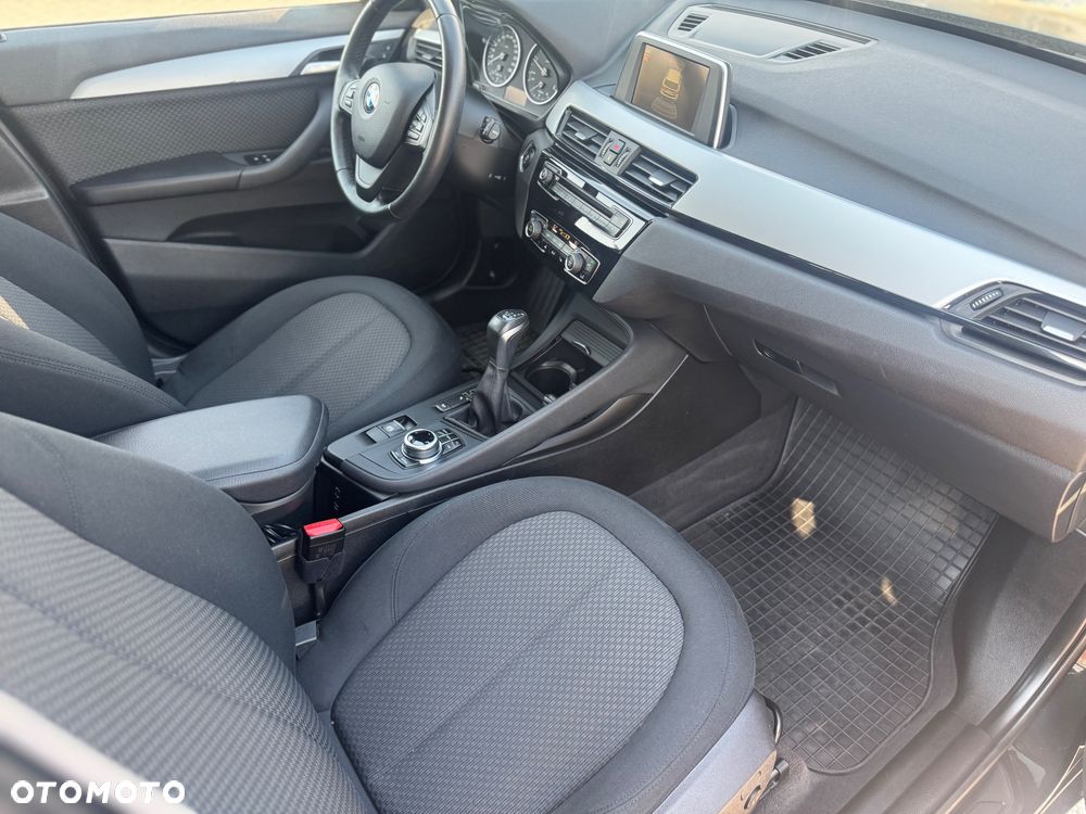BMW X1 xDrive18d xLine - 23