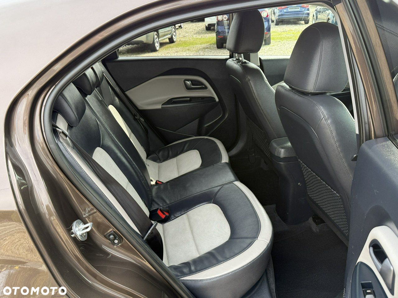 Kia Rio - 35