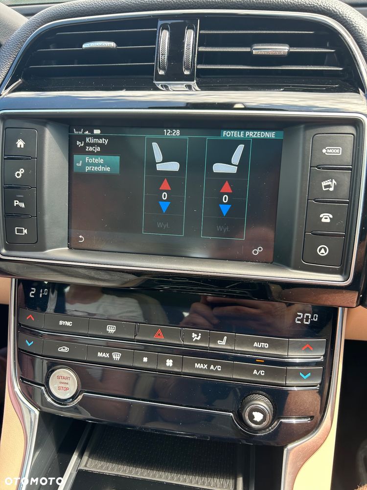 Jaguar XE 2.0 T Prestige - 10