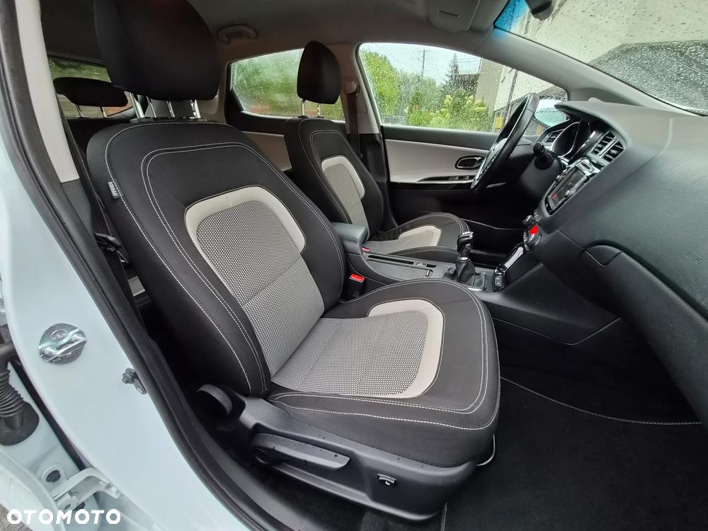 Kia Ceed - 25