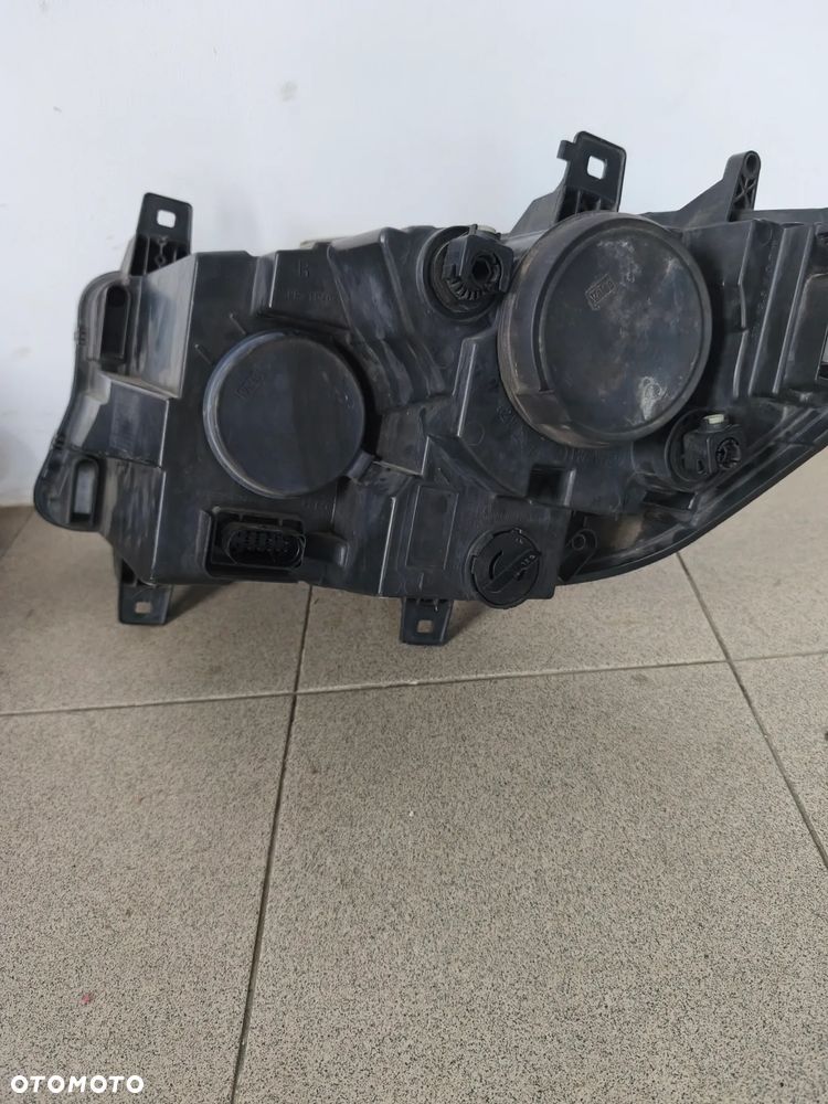 Przednia prawa przednia lewa lampa Mercedes sprinter 907 910 - 9