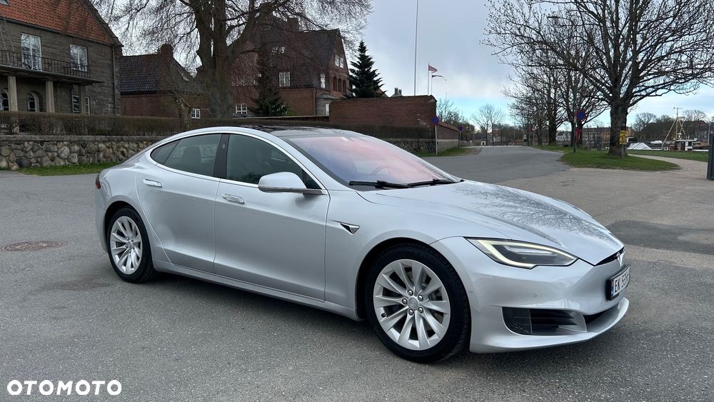 Tesla Model S - 2