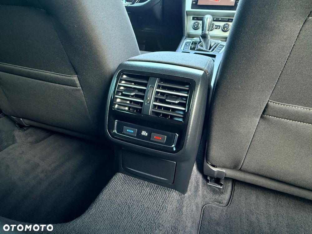 Volkswagen Passat - 20