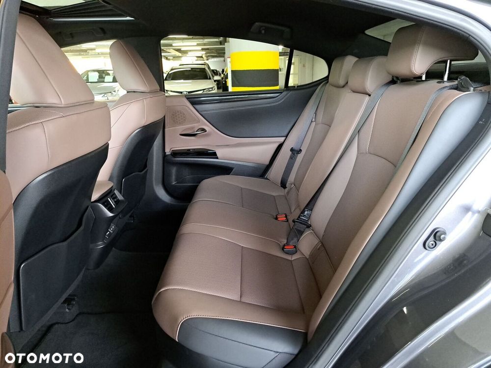 Lexus ES 300h Business Edition - 14