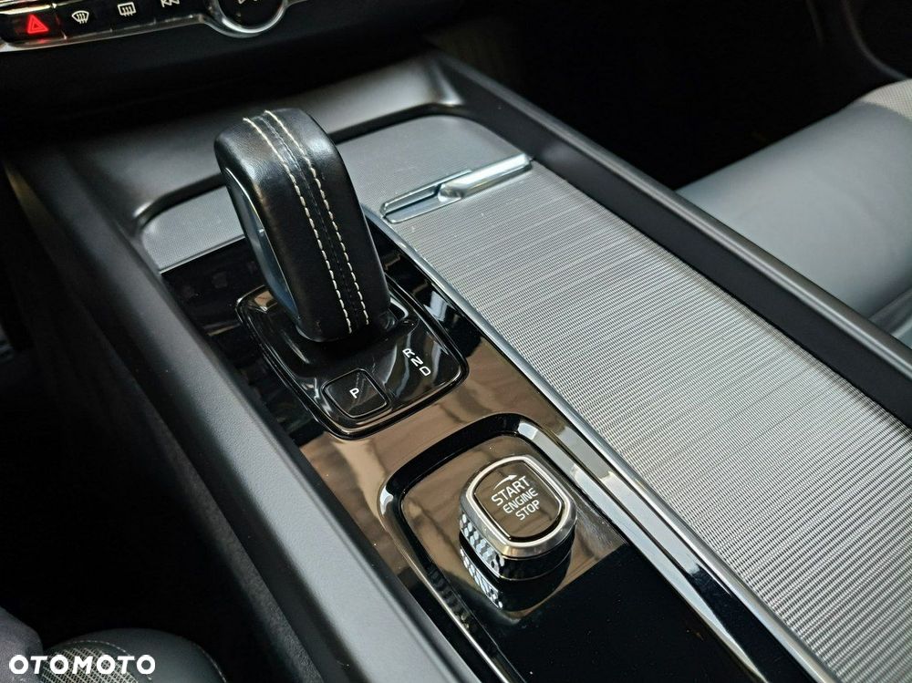 Volvo XC 60 B4 D AWD R-Design - 35