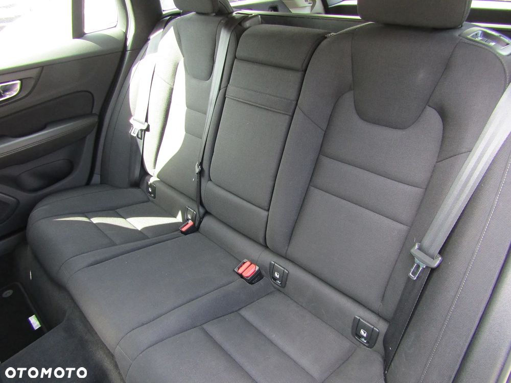 Volvo V60 T4 Momentum - 34