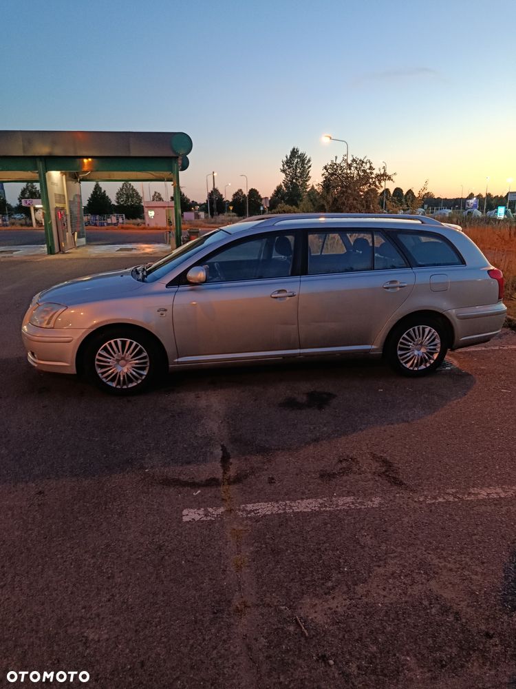Toyota Avensis - 8