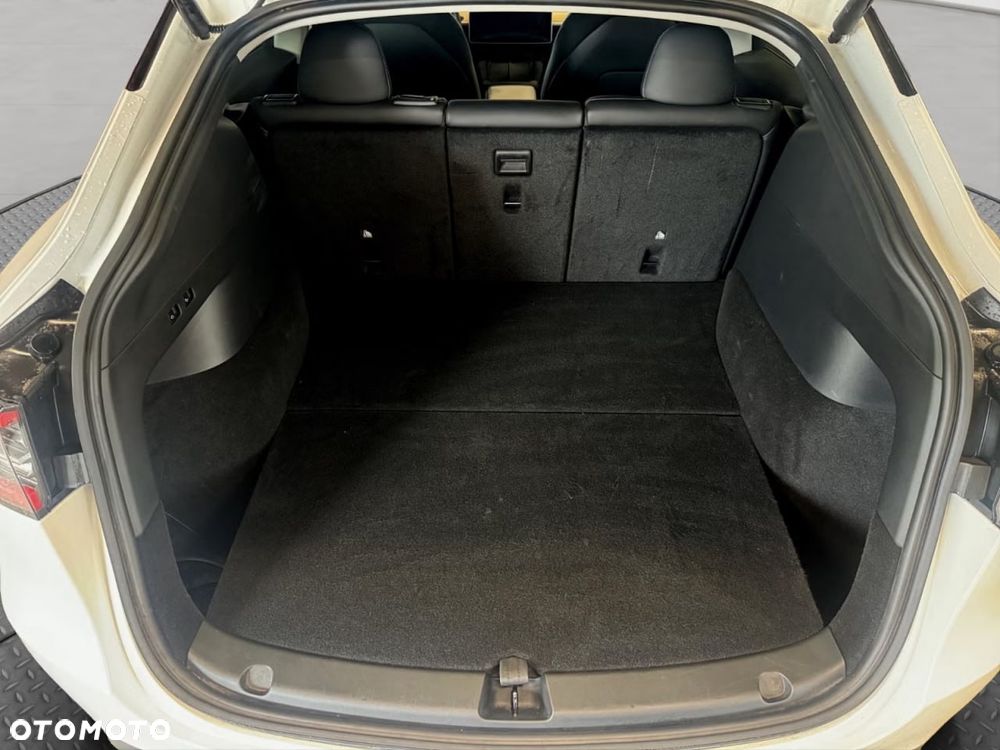 Tesla Model Y Long Range AWD - 10