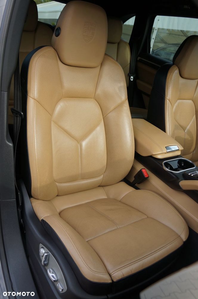Porsche Cayenne - 30