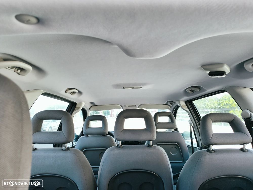Ford Galaxy 1.9 TDi GLX SelectShift - 22