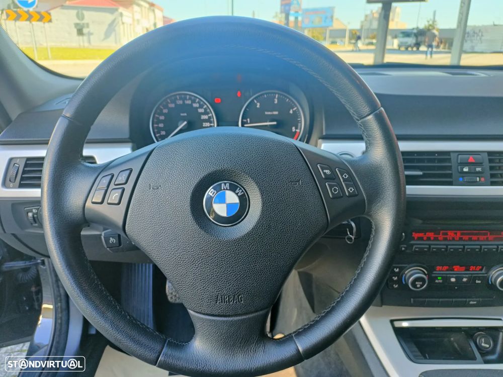 BMW 318 d Dynamic - 10