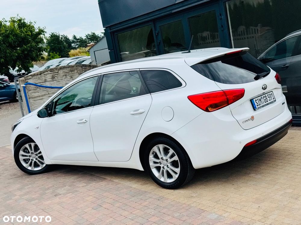 Kia Ceed 1.6 GDI Dream Team Edition - 4