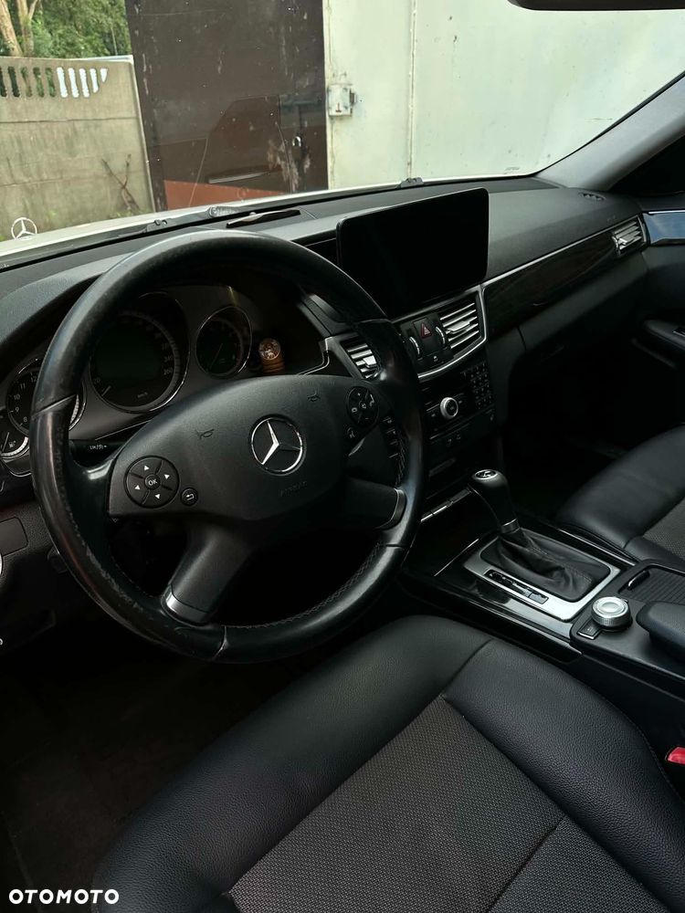 Mercedes-Benz Klasa E 200 CGI BlueEFFICIENCY 7G-TRONIC Avantgarde - 9