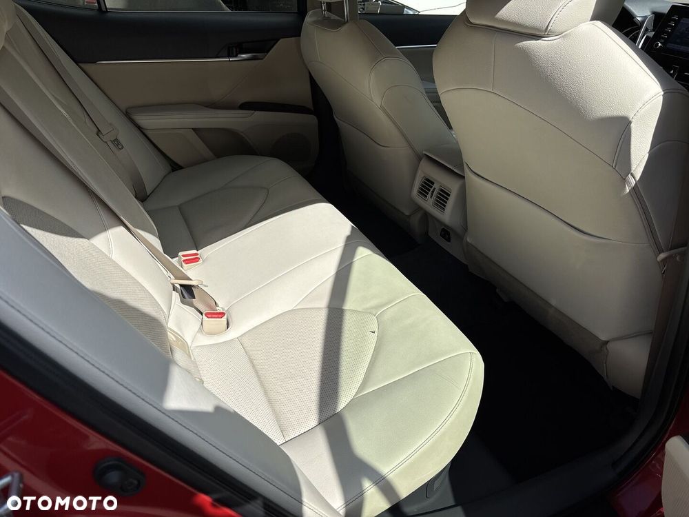 Toyota Camry 2.5 Hybrid Comfort CVT - 23