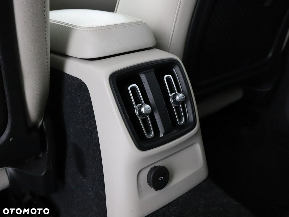 Volvo XC 40 T5 Plug-In Hybrid Inscription - 40