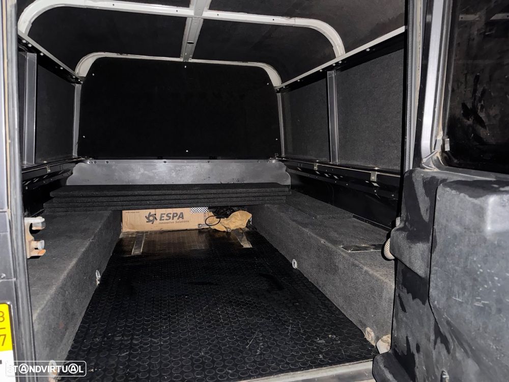 Land Rover Defender 110 - 24