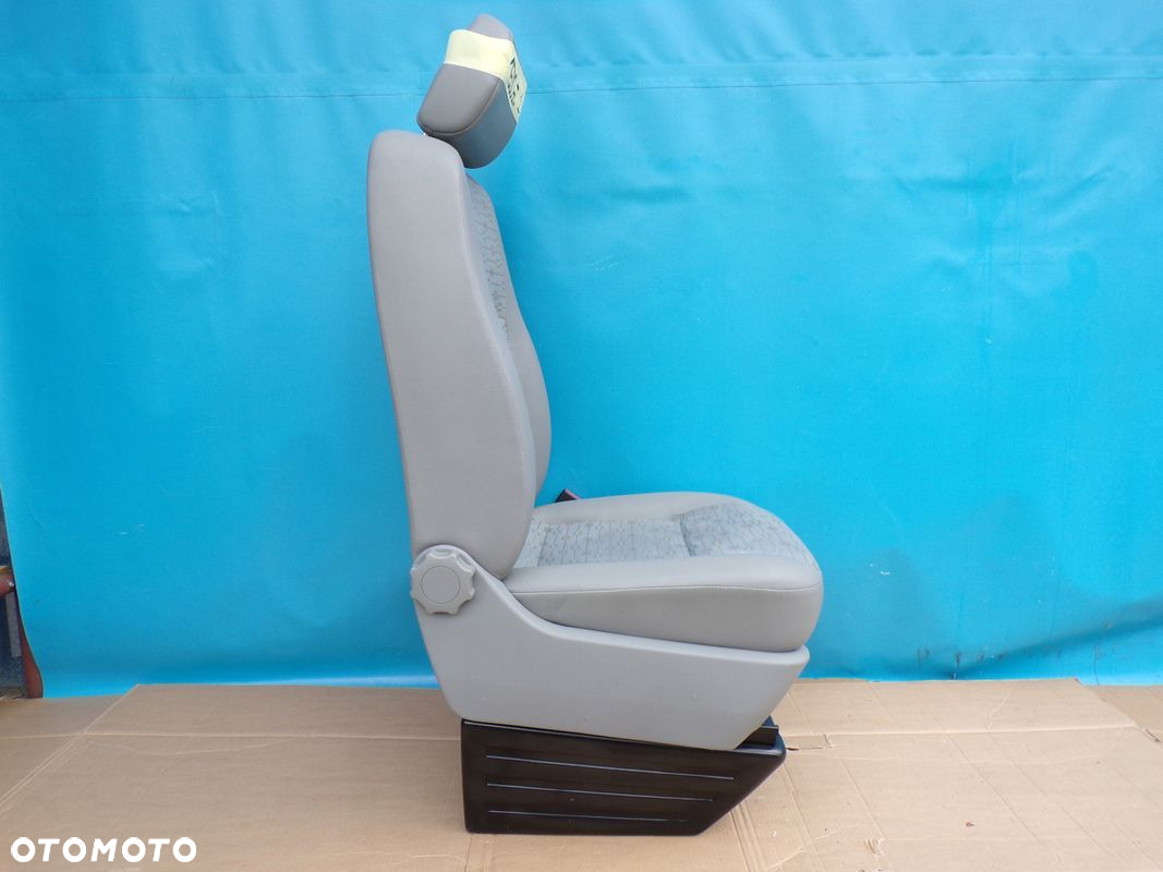 VW T5 Transporter 10- FOTEL PRZÓD PRAWY PALACE - 3