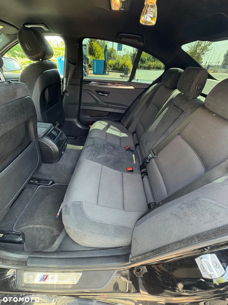 BMW Seria 5 520d xDrive - 14