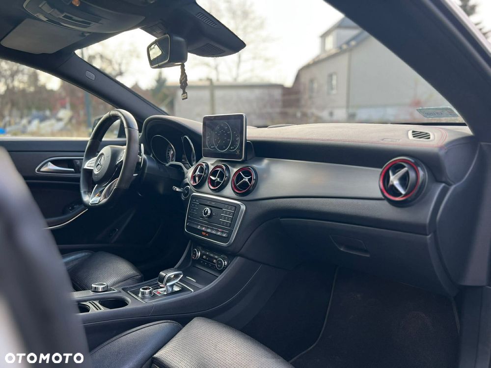 Mercedes-Benz CLA AMG 45 4-Matic - 14