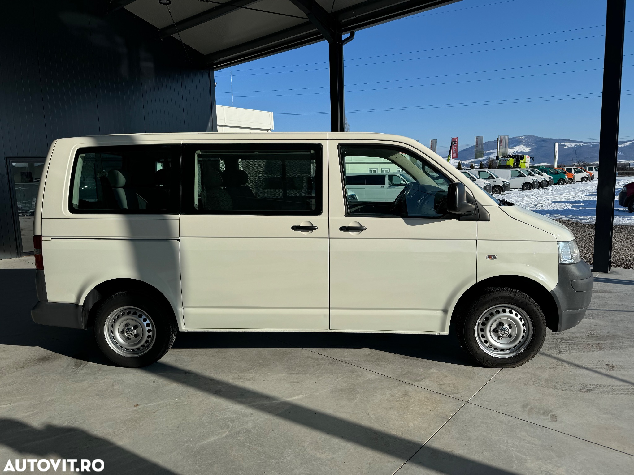 Volkswagen Caravelle - 15