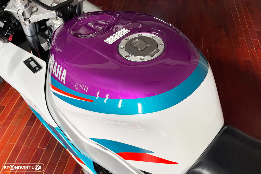 Yamaha FZR 600 - 9