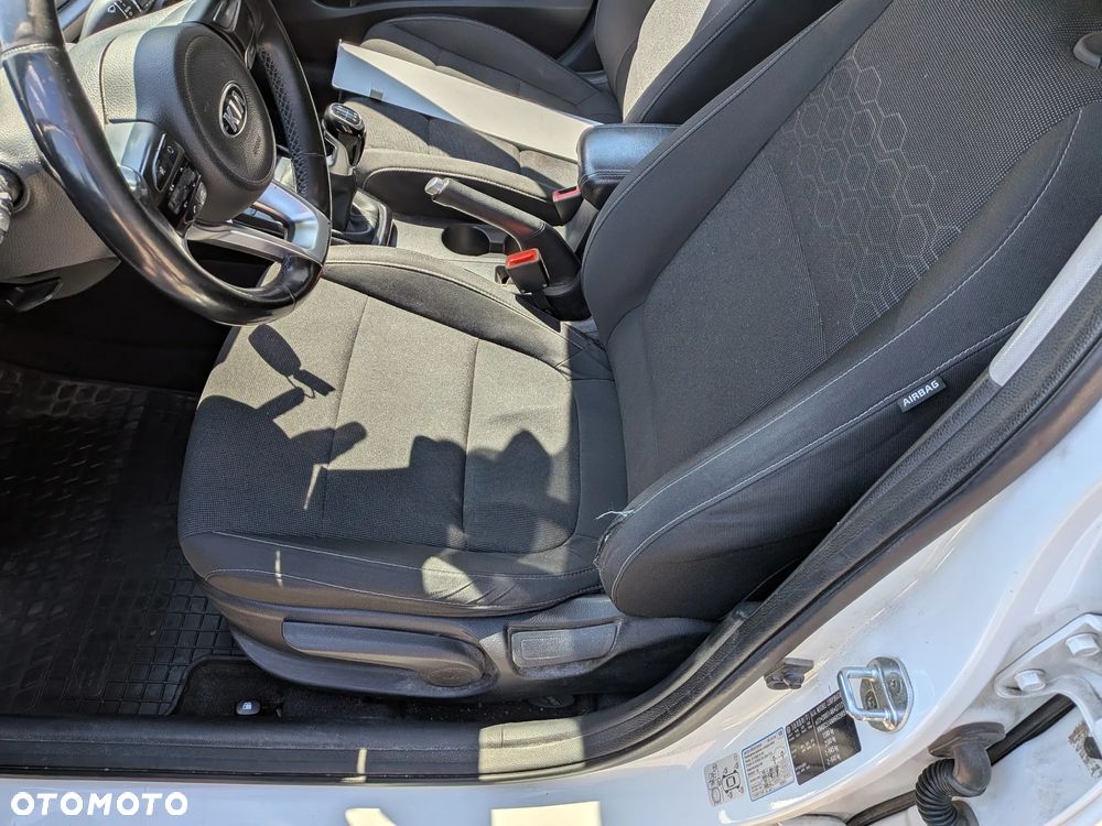 Kia Rio 1.4 L - 16