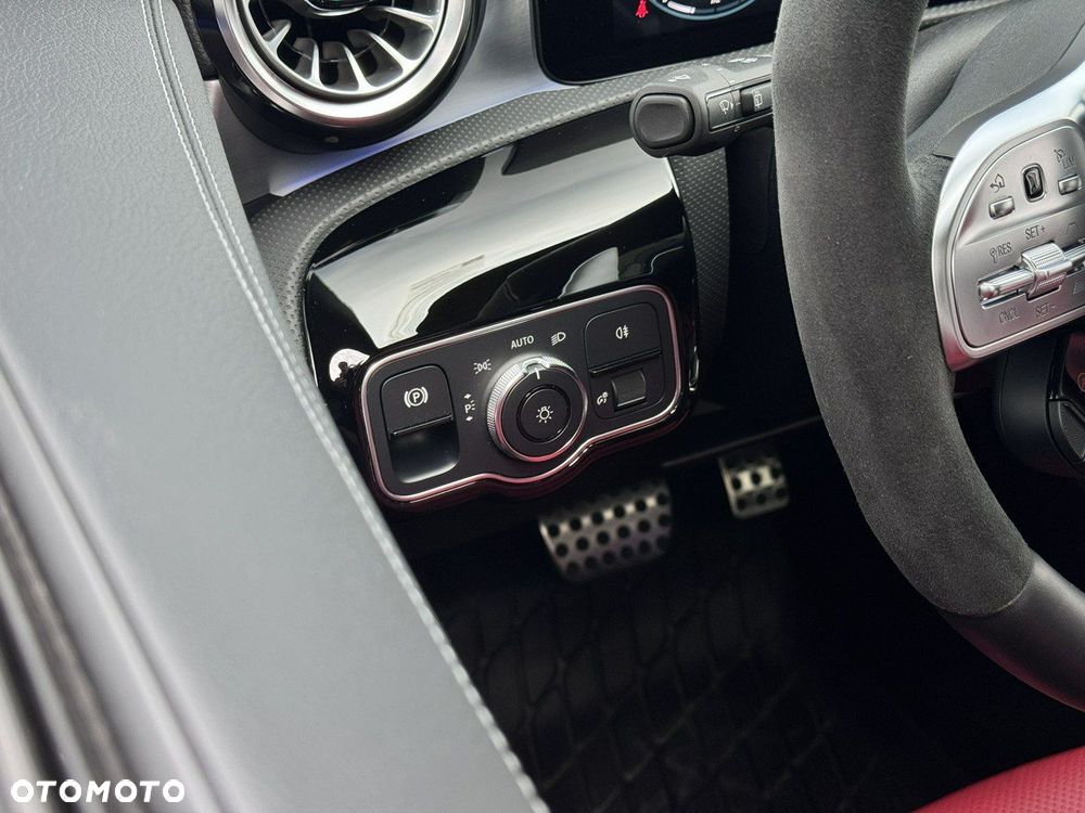 Mercedes-Benz CLA AMG 45 S 4-Matic+ 8G-DCT - 29