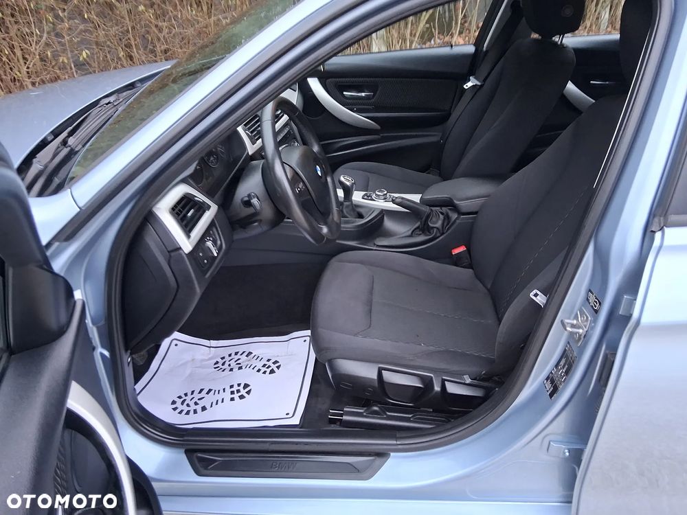 BMW Seria 3 318d DPF - 8