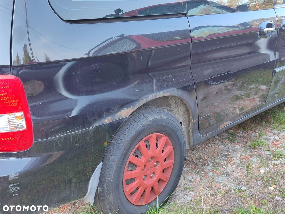 Kia Carnival - 34