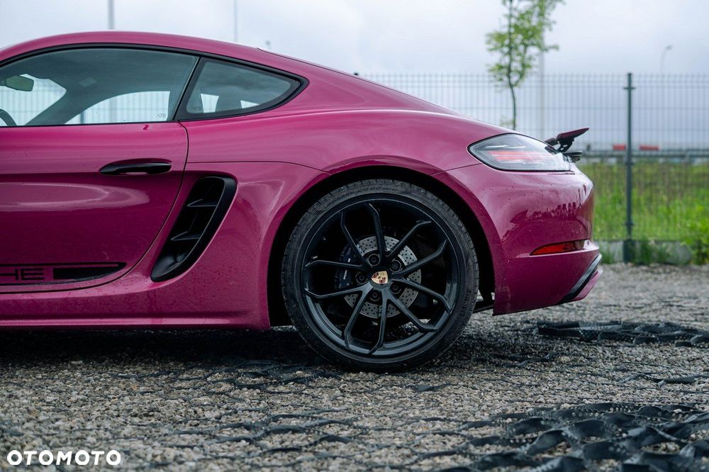 Porsche 718 Cayman - 12