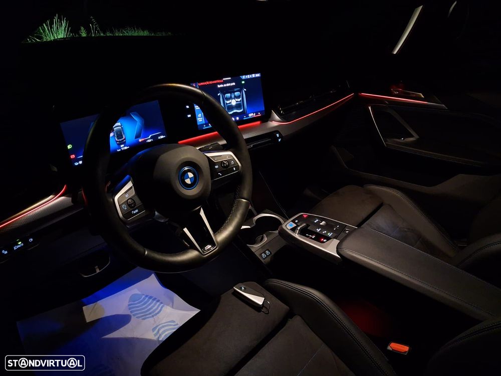 BMW iX2 eDrive20 Pack Desportivo M Pro - 4