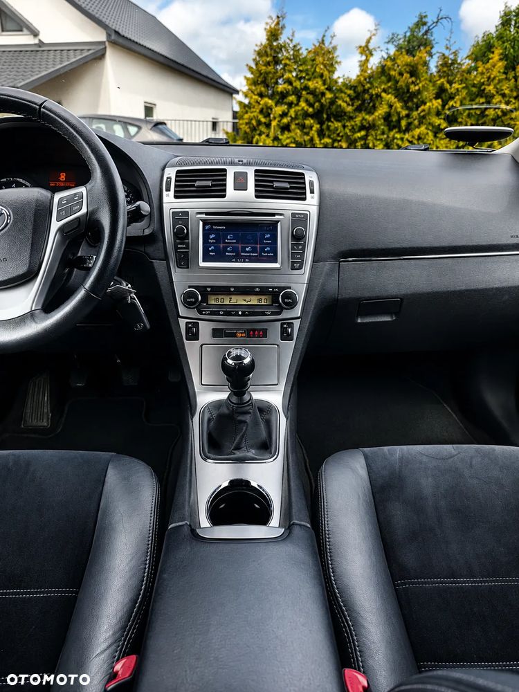 Toyota Avensis 2.0 Premium EU5 - 18