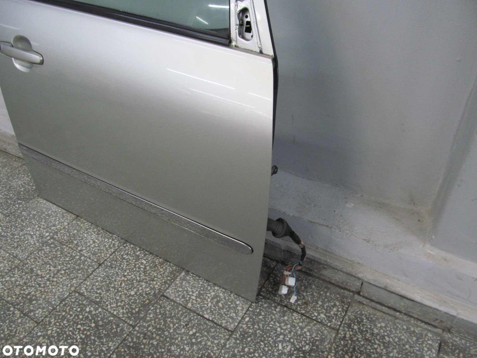 TOYOTA AVENSIS VERSO DRZWI PRAWY PRZOD KPL 1C0 01-06 - 3